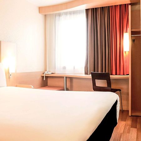 Отель Ibis Lille Centre Gares Экстерьер фото