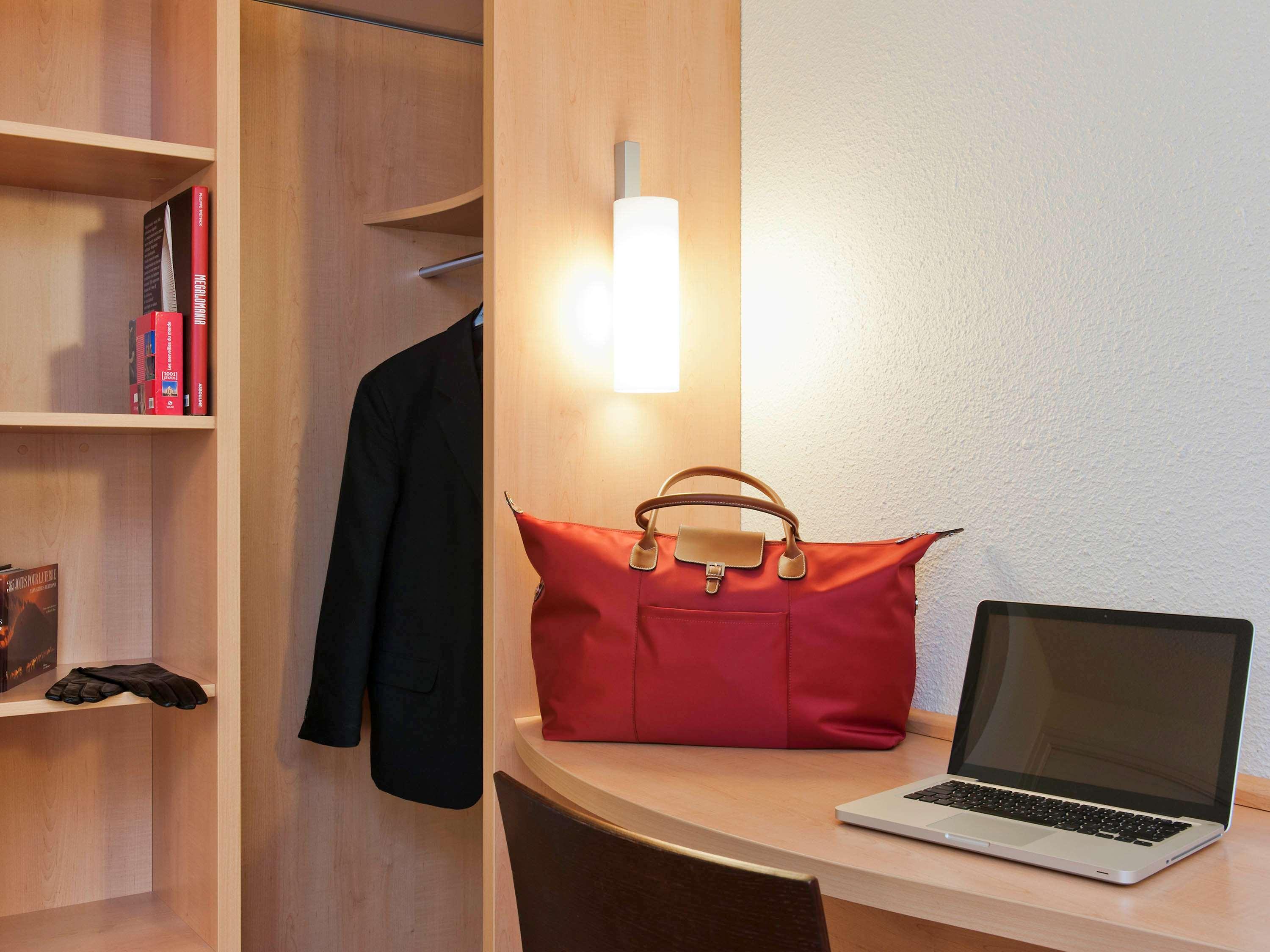 Отель Ibis Lille Centre Gares Экстерьер фото