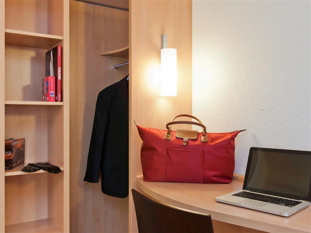 Отель Ibis Lille Centre Gares Экстерьер фото