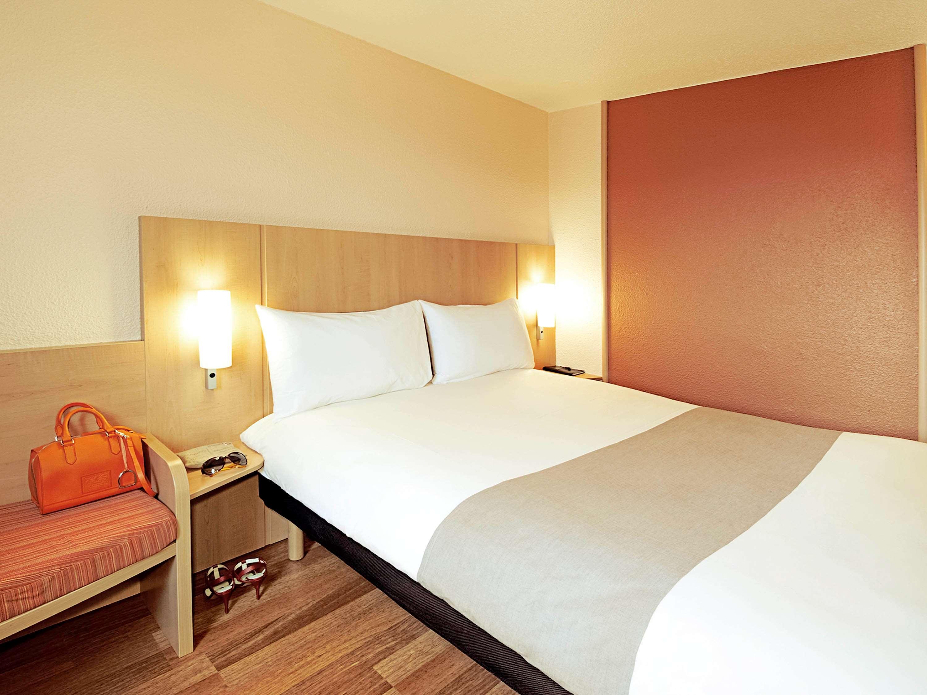 Отель Ibis Lille Centre Gares Экстерьер фото