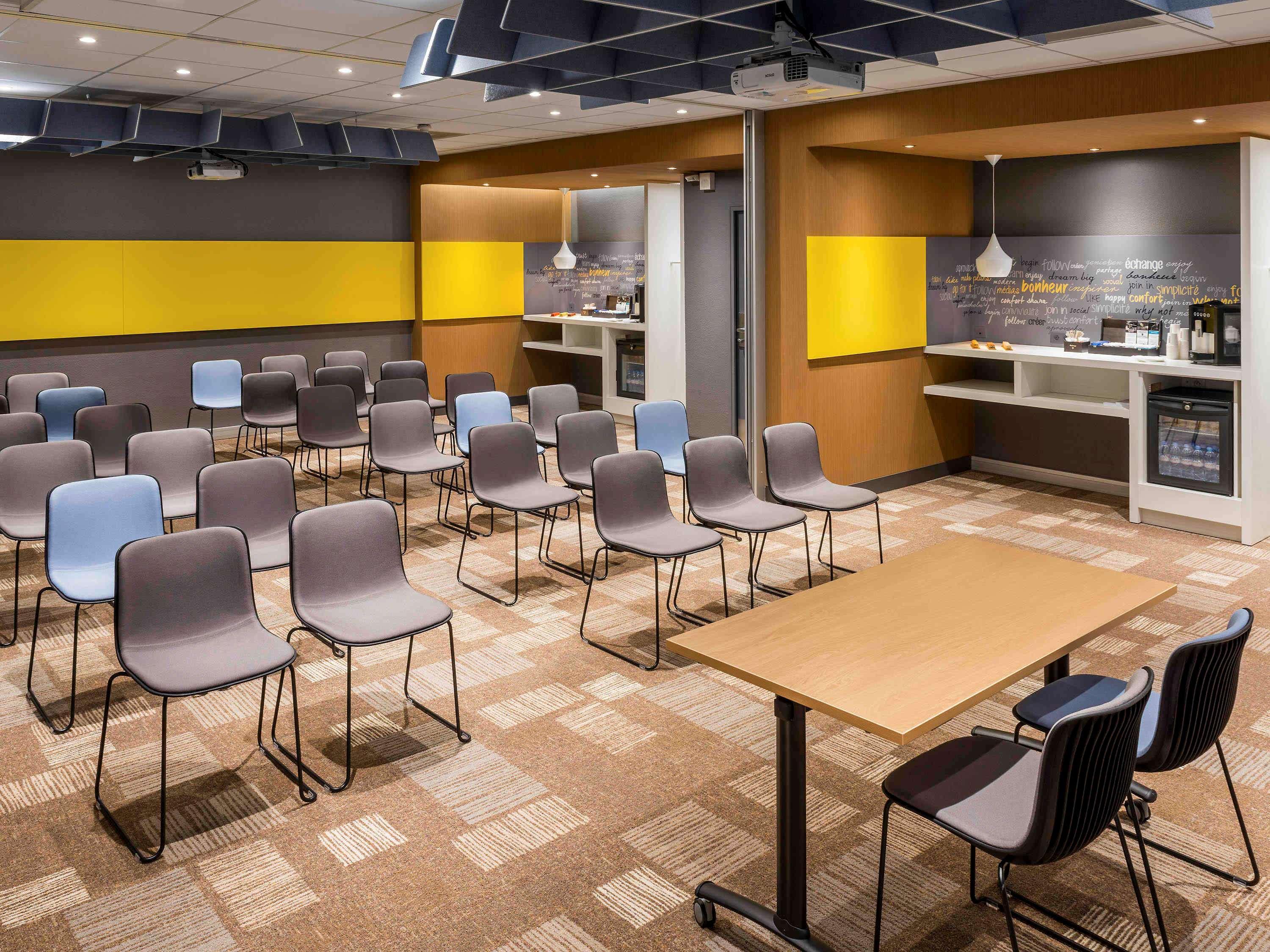Отель Ibis Lille Centre Gares Экстерьер фото