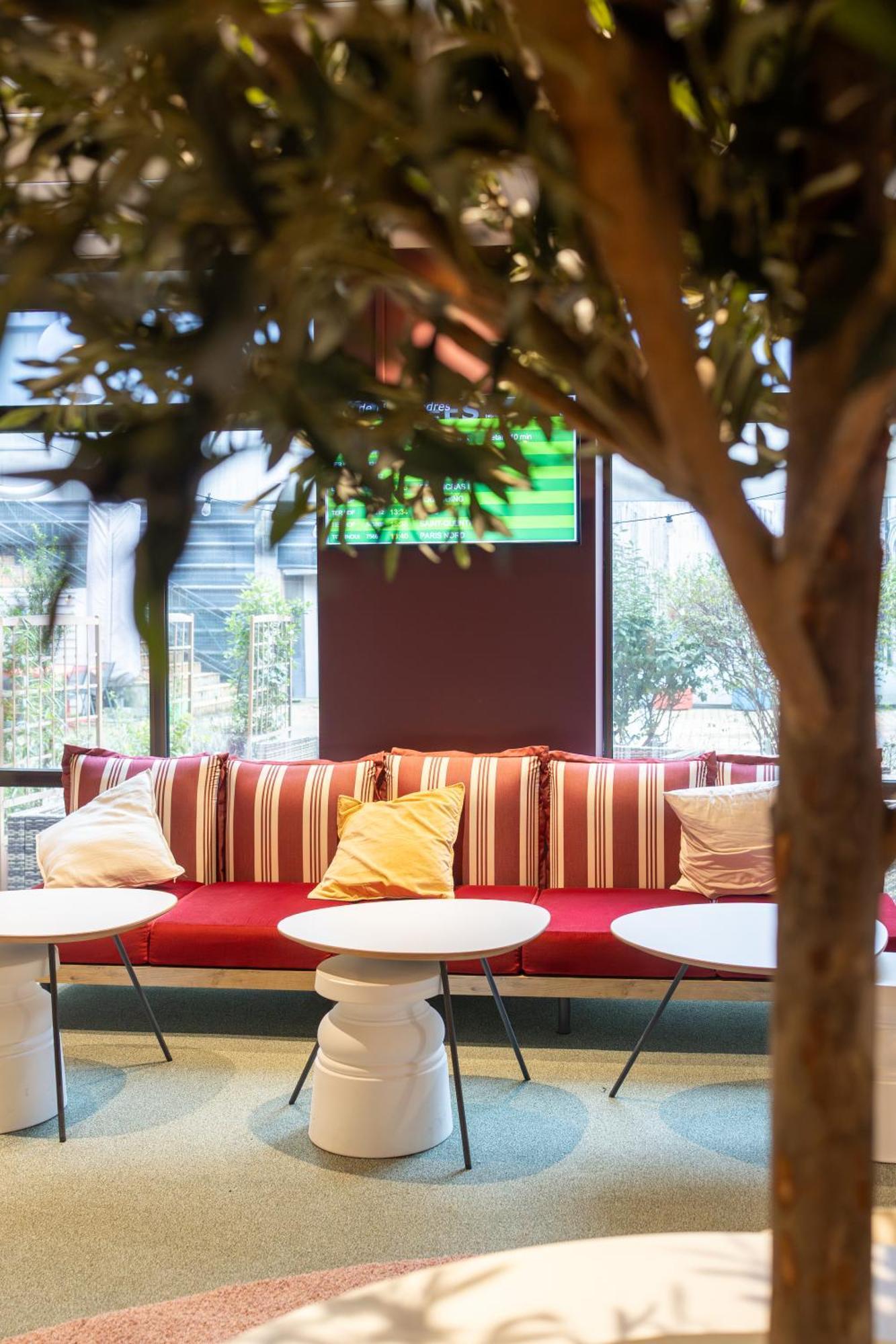 Отель Ibis Lille Centre Gares Экстерьер фото