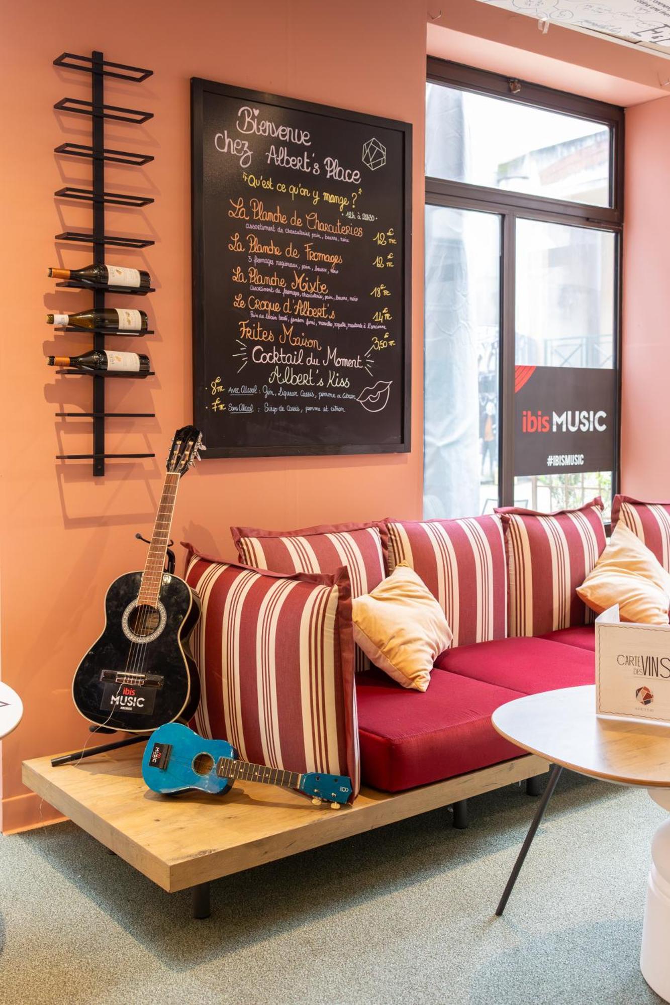 Отель Ibis Lille Centre Gares Экстерьер фото