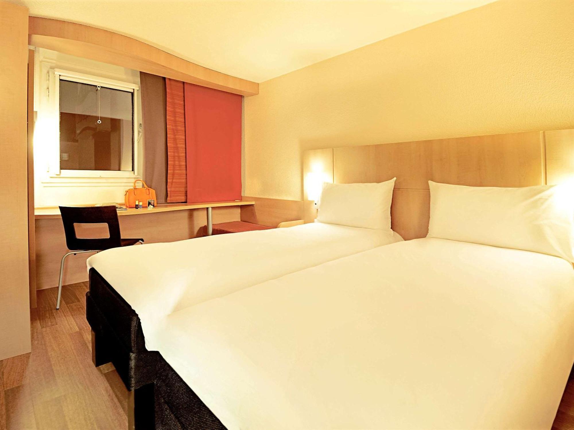 Отель Ibis Lille Centre Gares Экстерьер фото