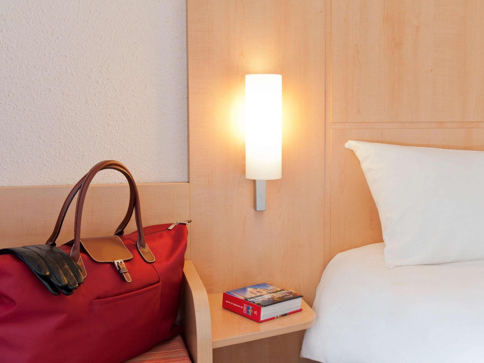 Отель Ibis Lille Centre Gares Экстерьер фото