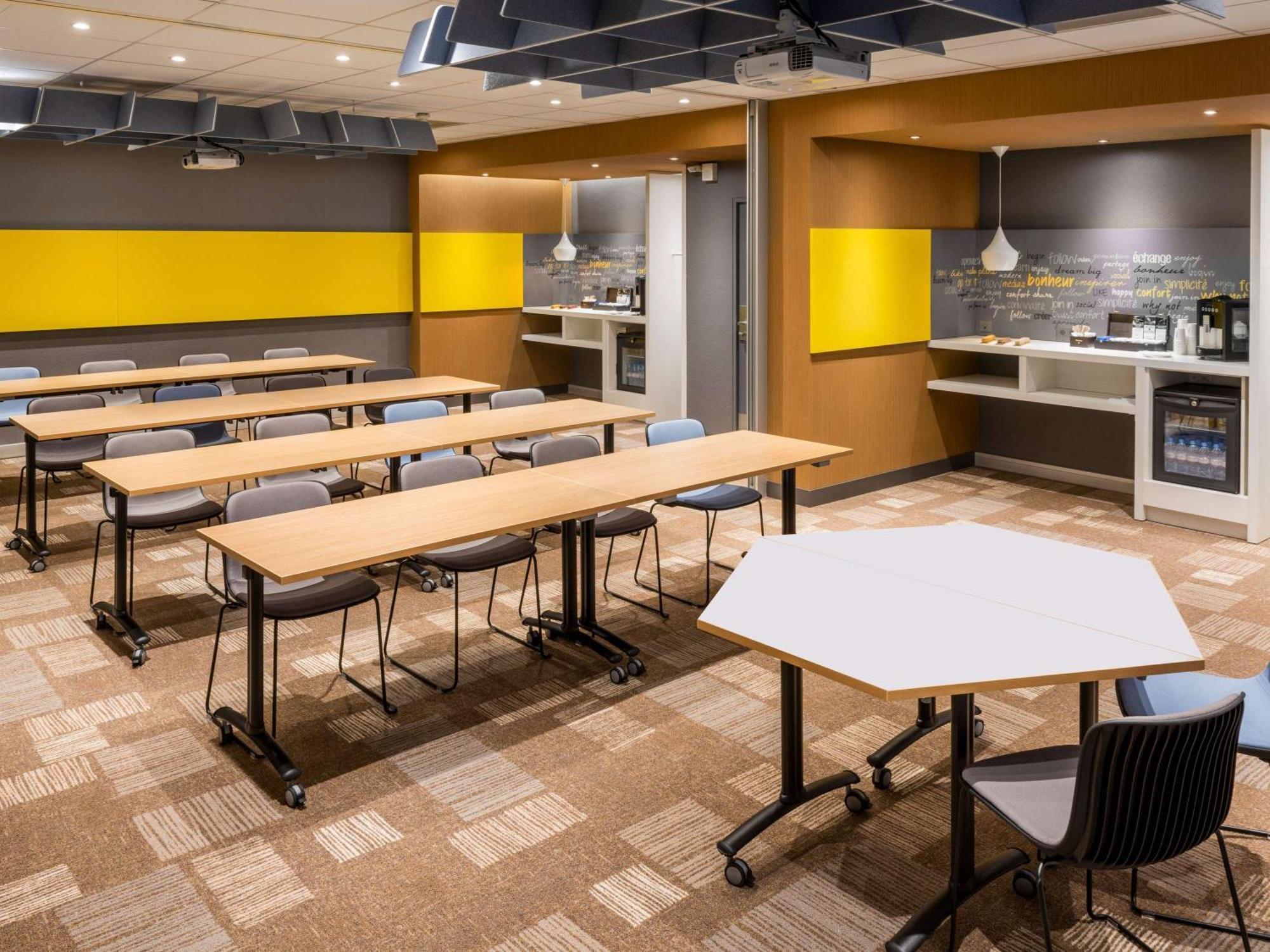 Отель Ibis Lille Centre Gares Экстерьер фото