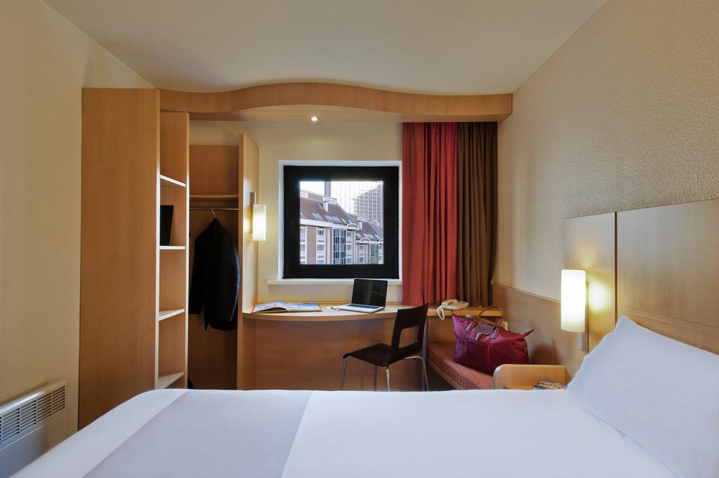 Отель Ibis Lille Centre Gares Экстерьер фото